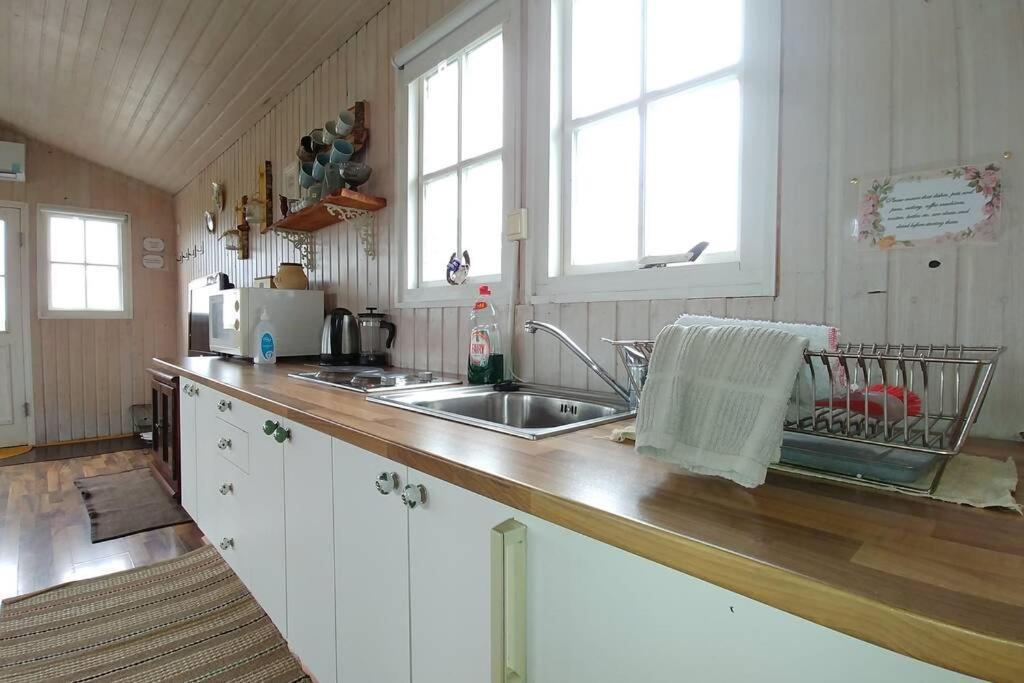 Cosy Cottage-Alfabakki-With Hot Tub Stori-Bakki Bagian luar foto