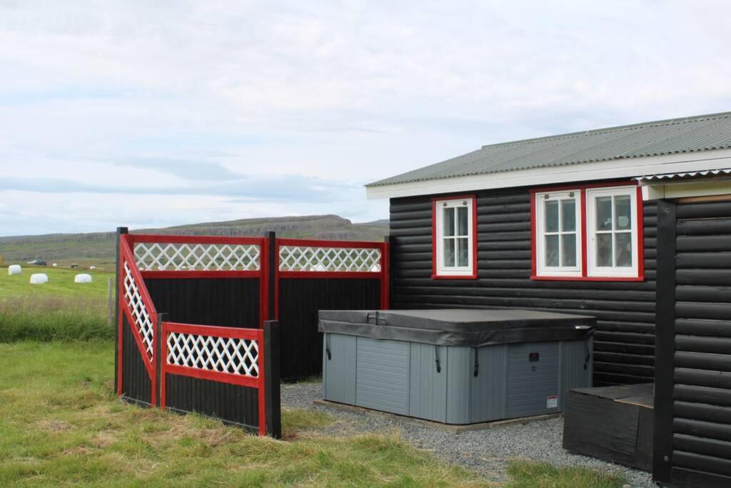 Cosy Cottage-Alfabakki-With Hot Tub Stori-Bakki Bagian luar foto